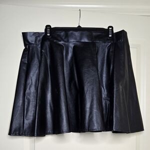 Black Faux Leather Skater Skirt – Size 1XL (Flawed)